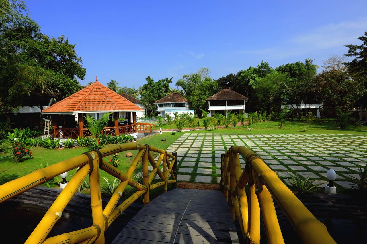 Nihara Resort And Spa Cochin Kochi Exterior photo