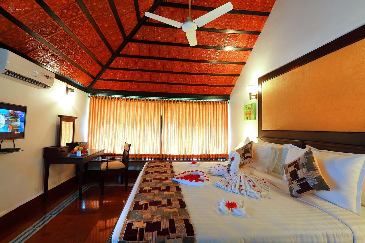 Nihara Resort And Spa Cochin Kochi Exterior photo
