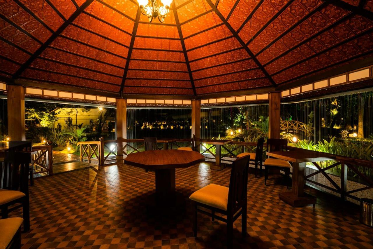 Nihara Resort And Spa Cochin Kochi Exterior photo