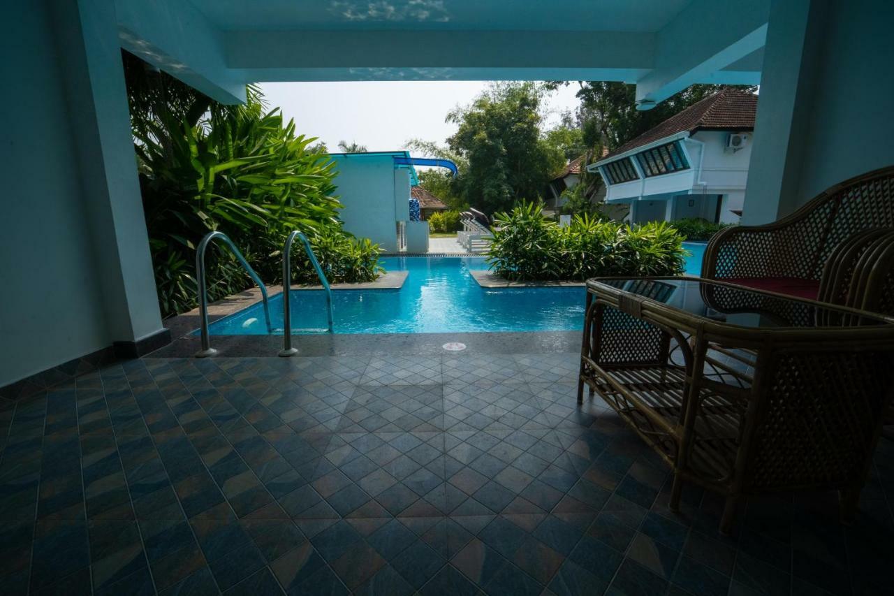 Nihara Resort And Spa Cochin Kochi Exterior photo