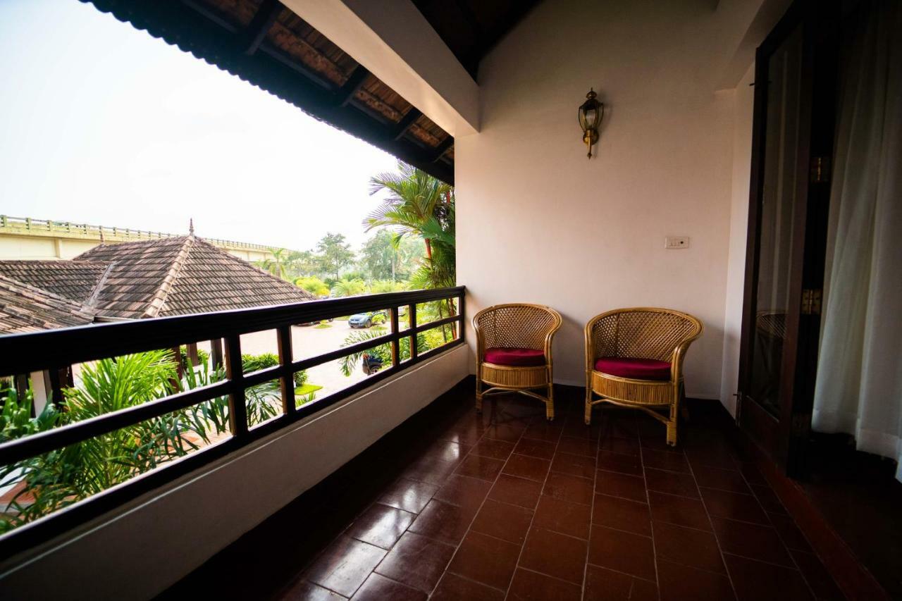 Nihara Resort And Spa Cochin Kochi Exterior photo