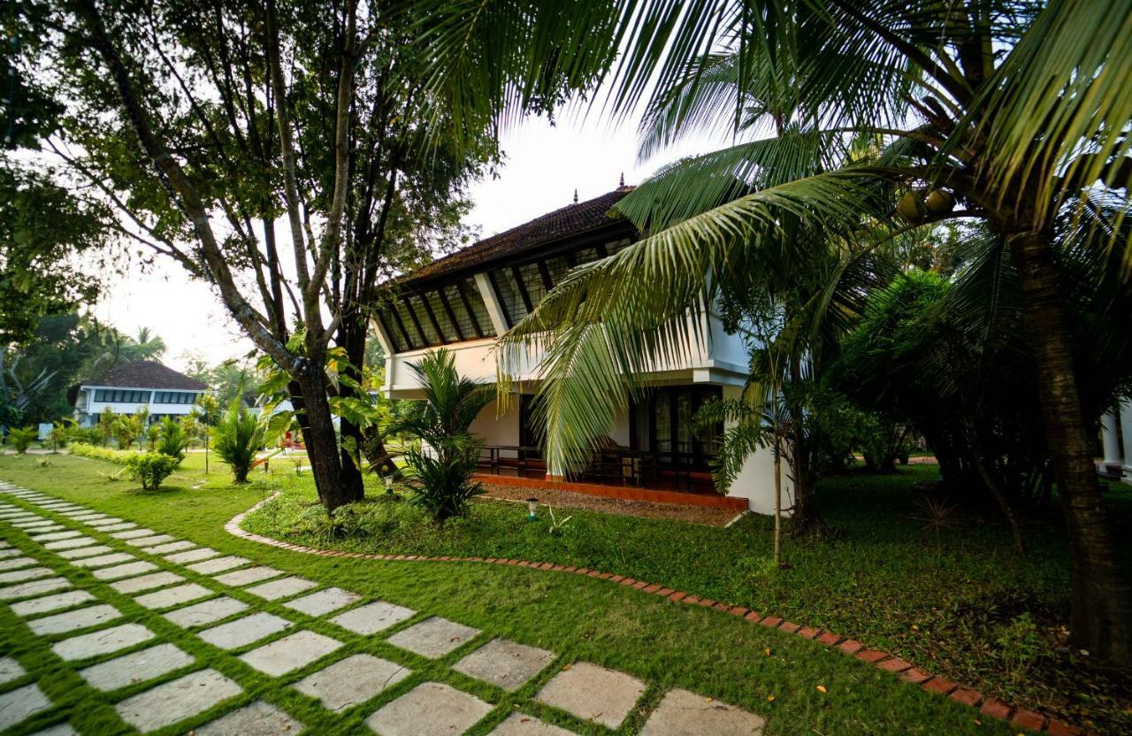 Nihara Resort And Spa Cochin Kochi Exterior photo