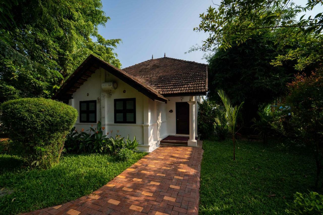 Nihara Resort And Spa Cochin Kochi Exterior photo