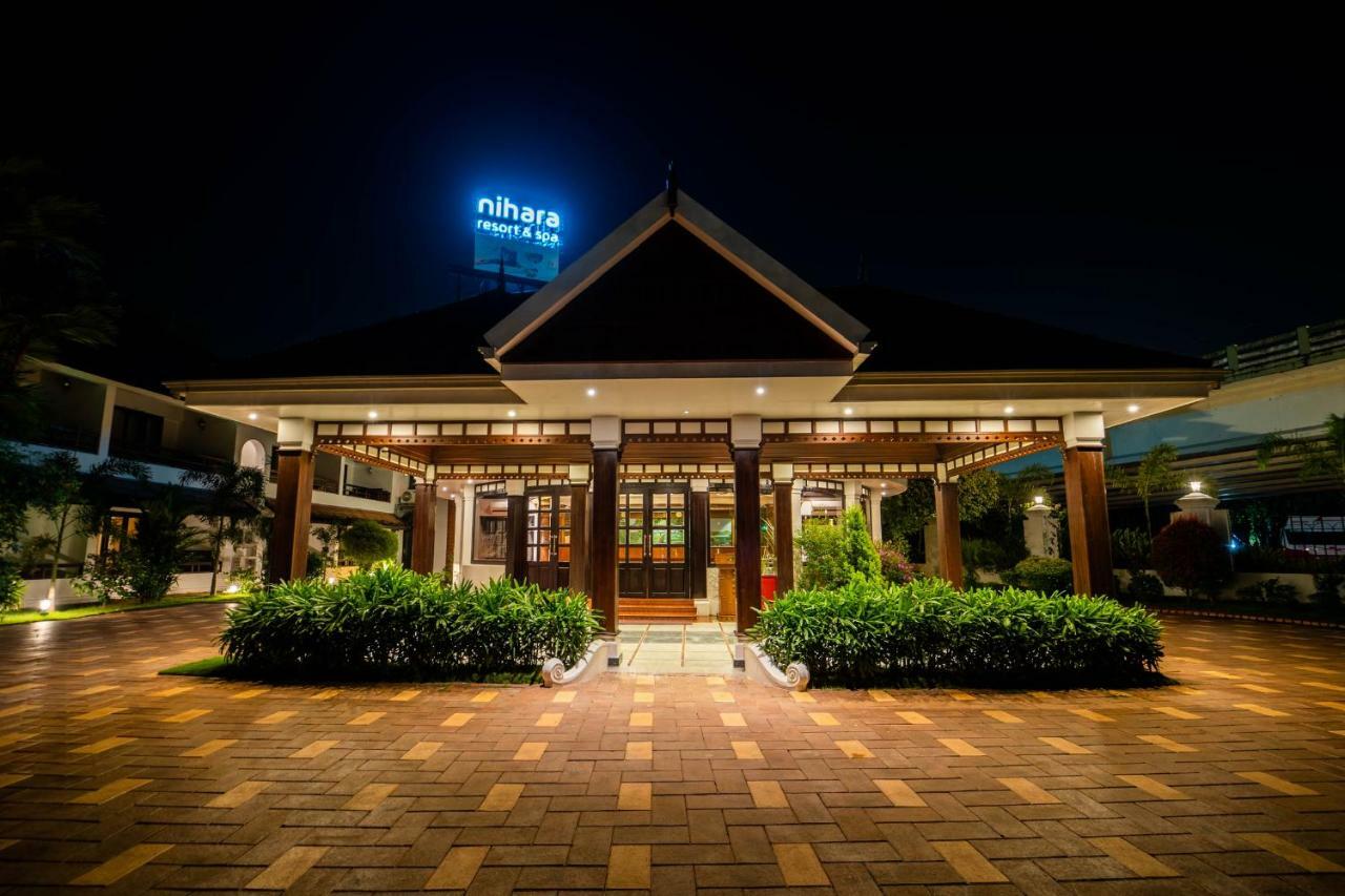 Nihara Resort And Spa Cochin Kochi Exterior photo