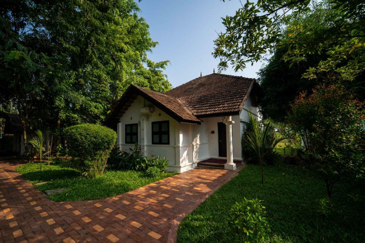 Nihara Resort And Spa Cochin Kochi Exterior photo