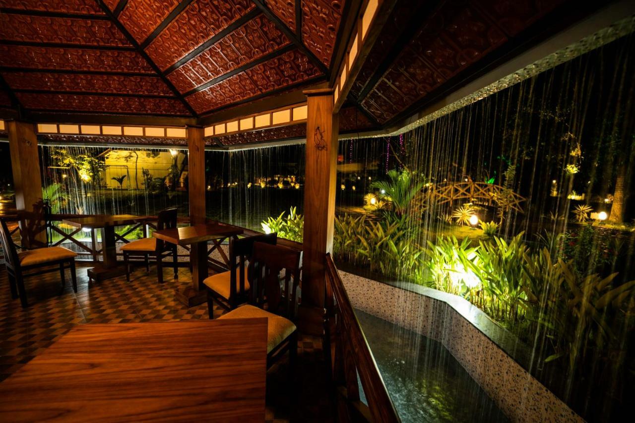 Nihara Resort And Spa Cochin Kochi Exterior photo